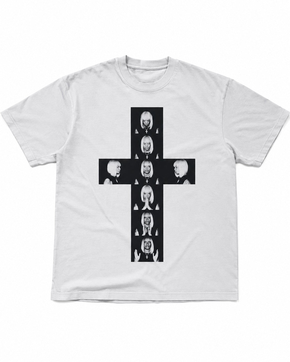 Camiseta blanca de algodón de manga corta de Estudio Mora con estampado gráfico de cruz de fotos en blanco y negro.