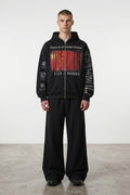 Estudio Mora sudadera negra con cremallera frontal, estampado de bandera china y texto "CEO OF MISERY".
